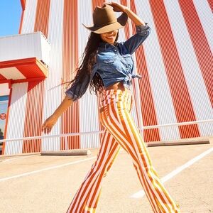 NWT Wrangler x Whataburger High Rise Flare Jeans Orange Stripe Size 27